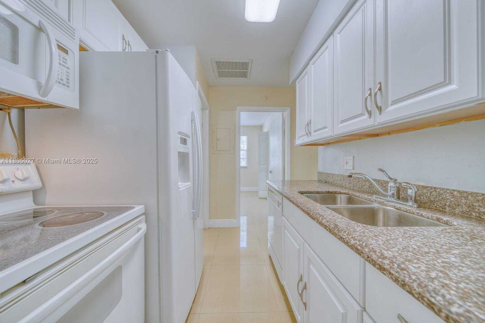 Small Image of 18326 NORTH WEST 68TH AVE #H, Hialeah Number 11