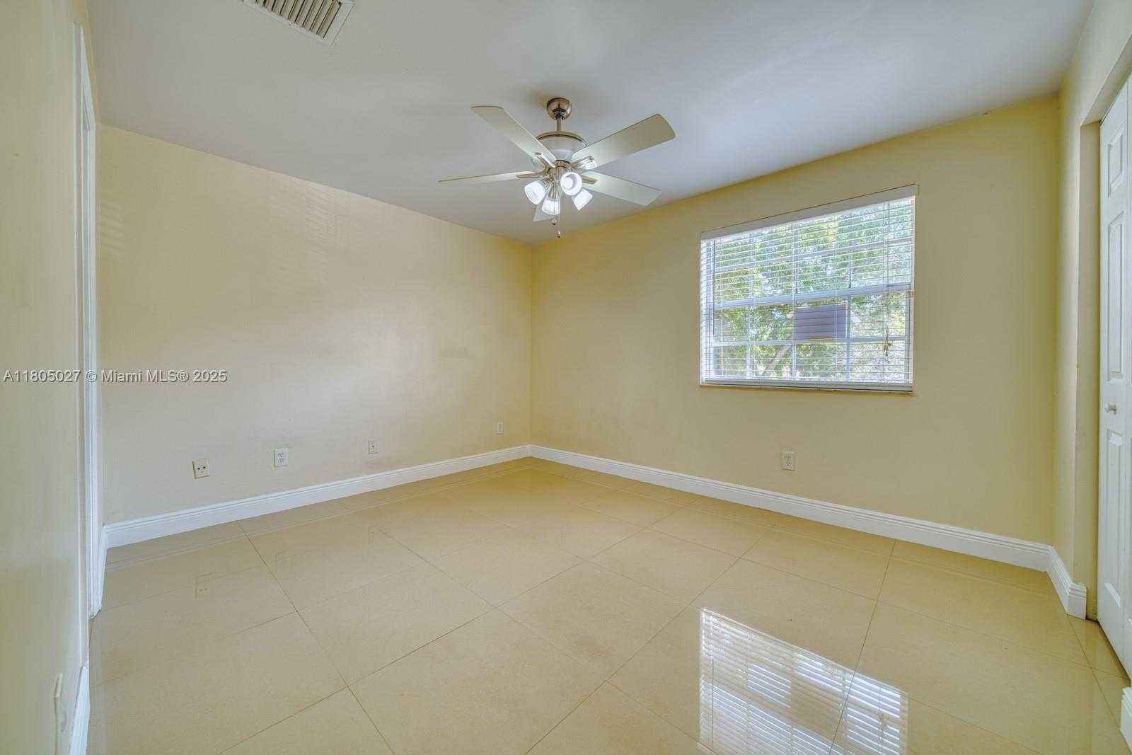 Small Image of 18326 NORTH WEST 68TH AVE #H, Hialeah Number 17
