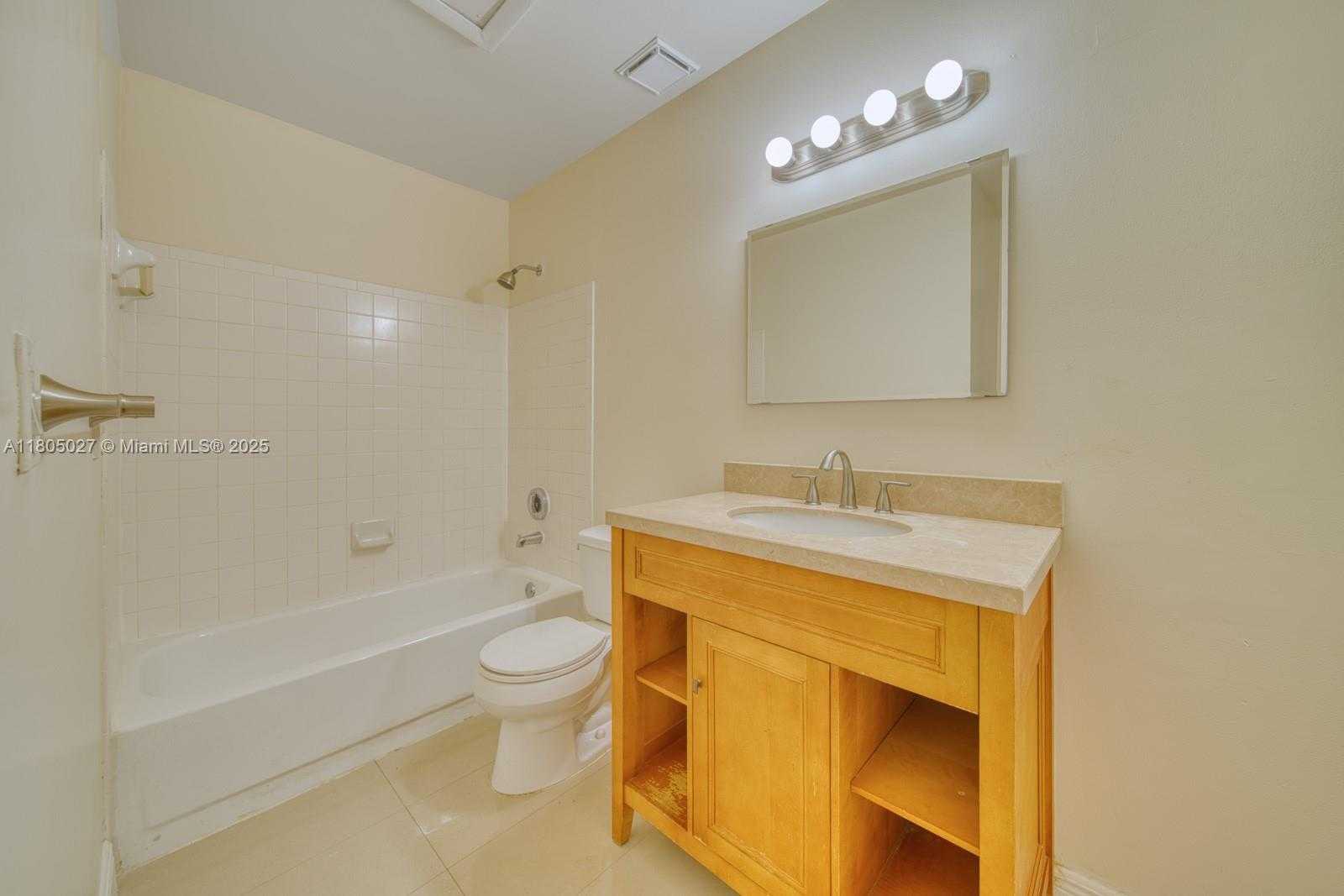 Small Image of 18326 NORTH WEST 68TH AVE #H, Hialeah Number 20