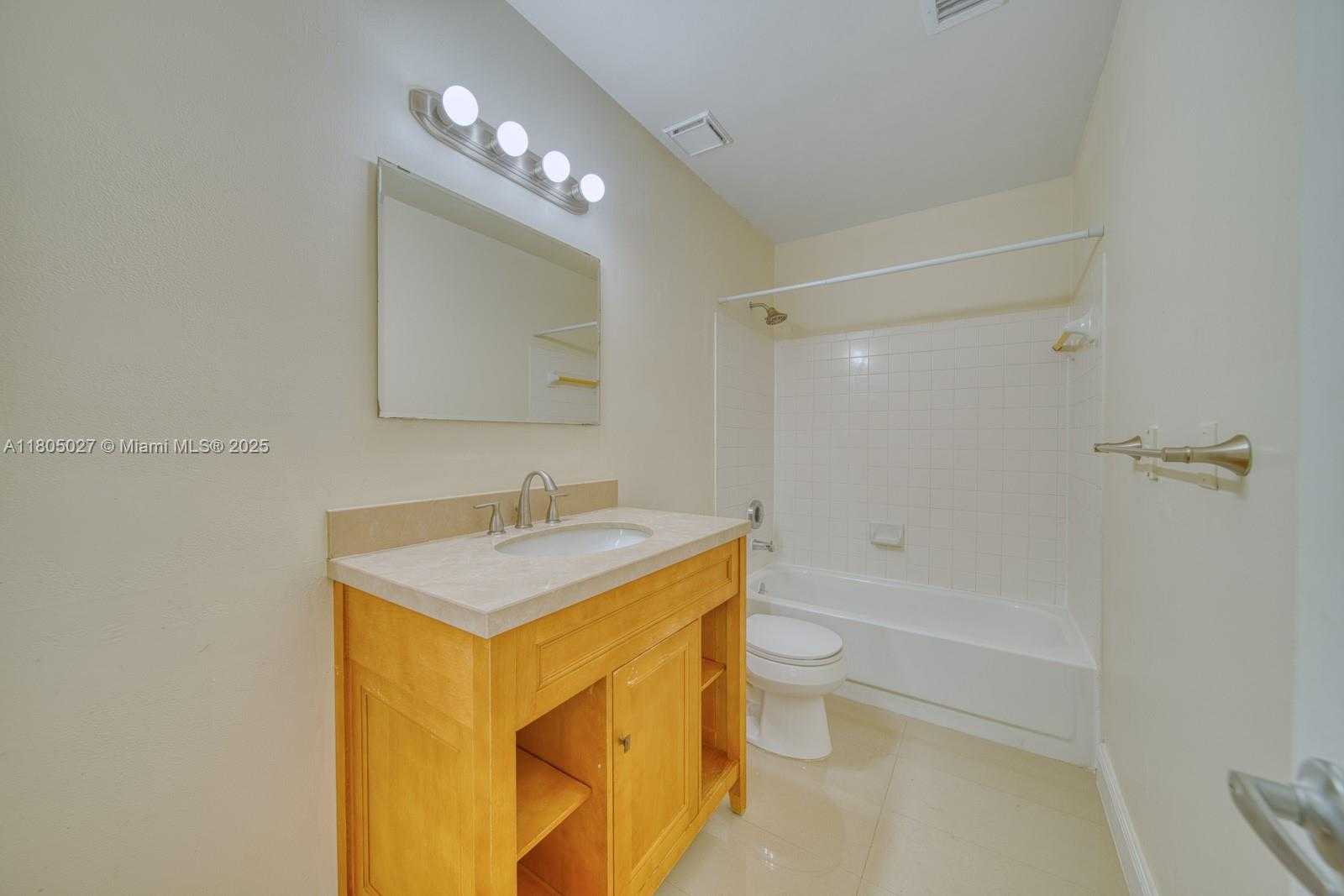 Small Image of 18326 NORTH WEST 68TH AVE #H, Hialeah Number 21