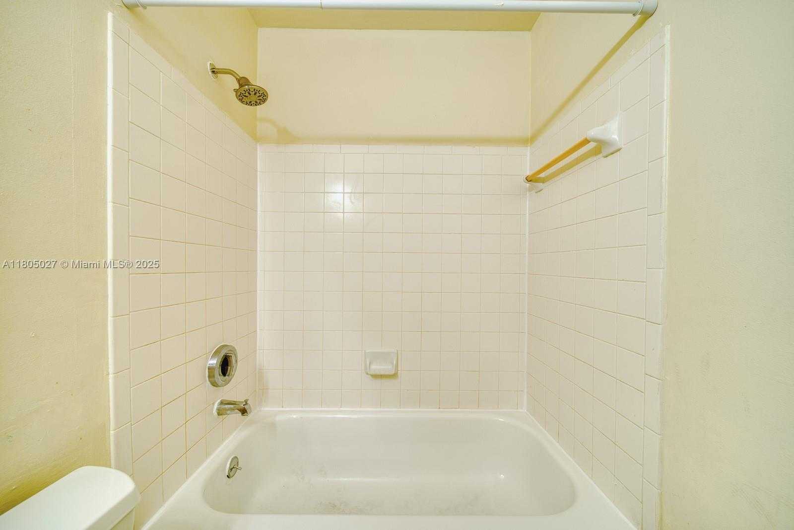 Small Image of 18326 NORTH WEST 68TH AVE #H, Hialeah Number 23