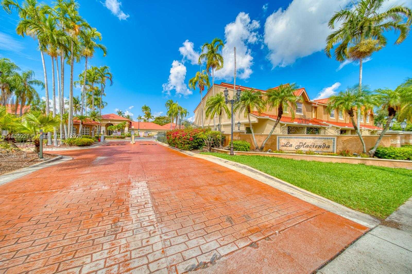 Small Image of 18326 NORTH WEST 68TH AVE #H, Hialeah Number 35