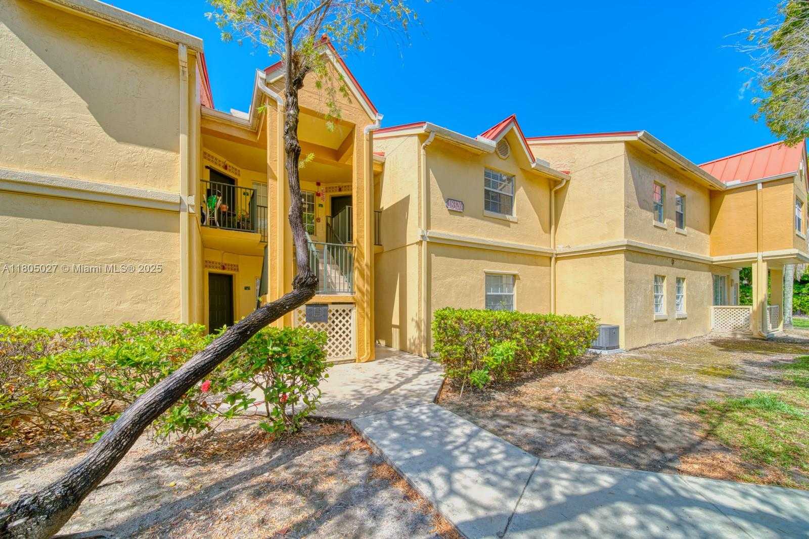Small Image of 18326 NORTH WEST 68TH AVE #H, Hialeah Number 36