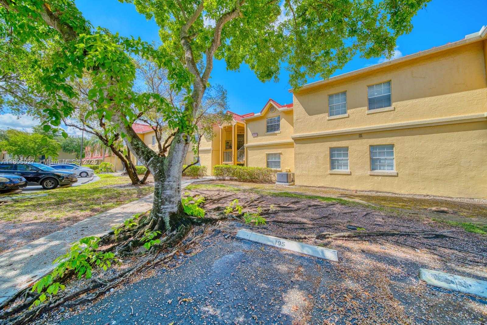Small Image of 18326 NORTH WEST 68TH AVE #H, Hialeah Number 37
