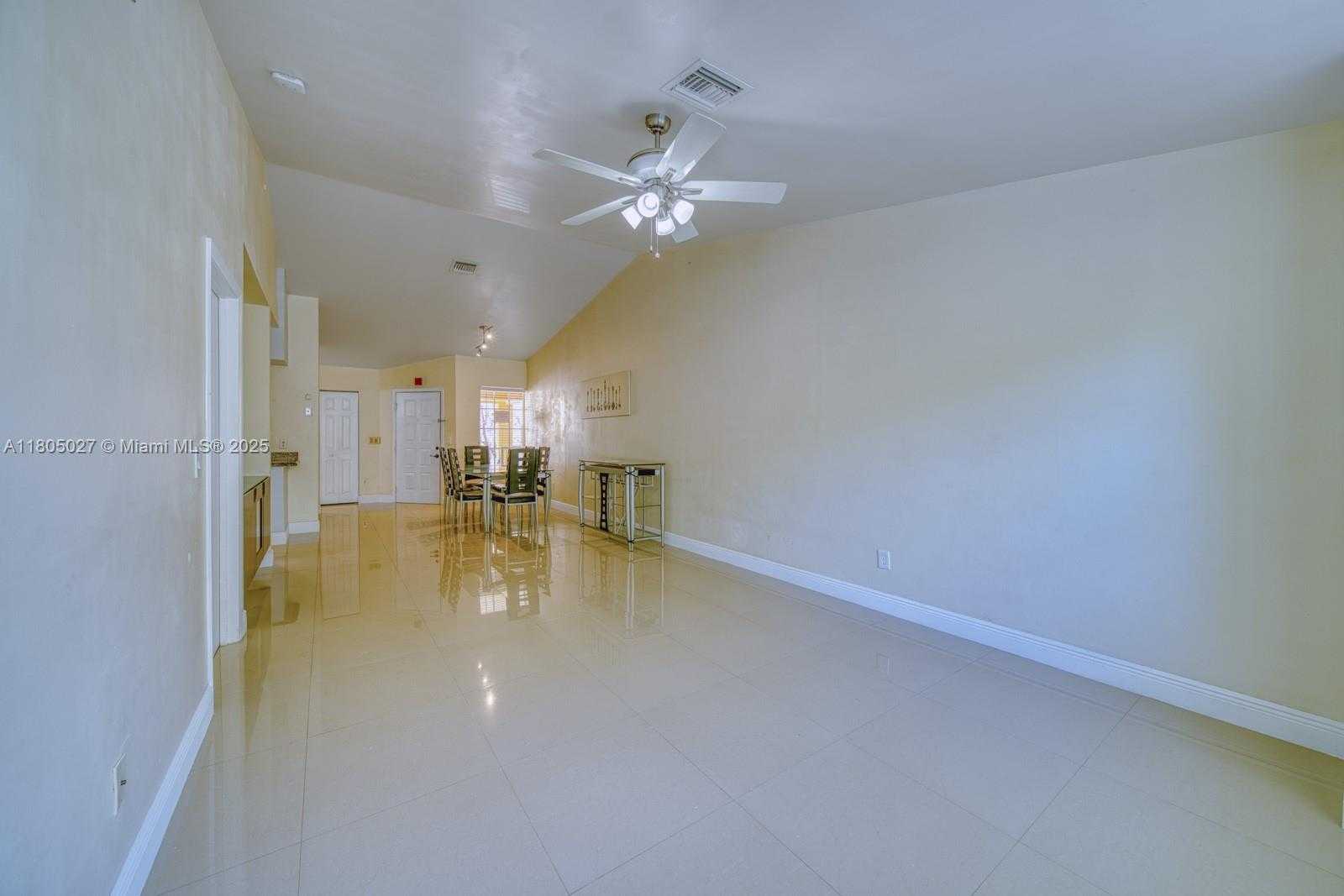 Small Image of 18326 NORTH WEST 68TH AVE #H, Hialeah Number 4