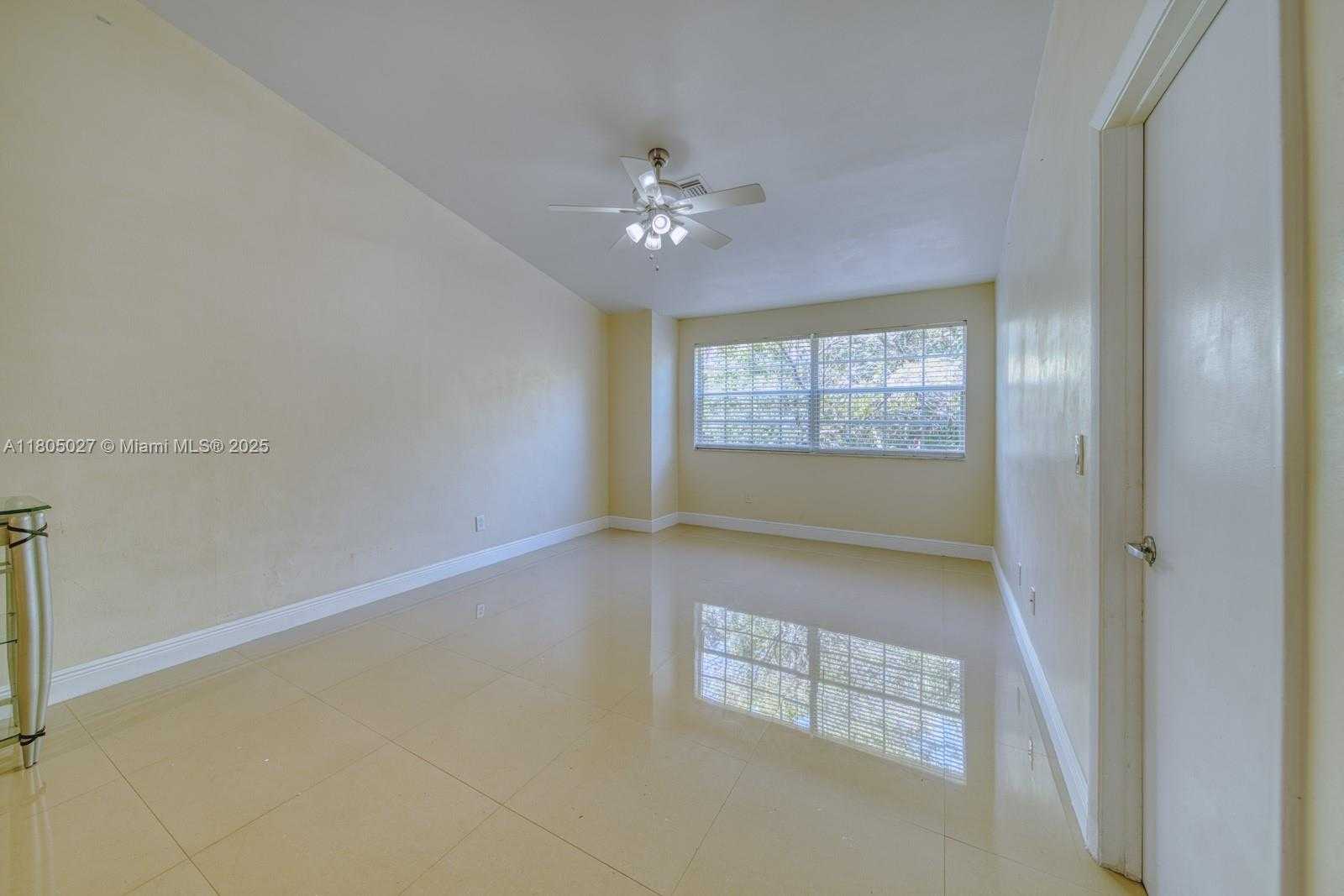 Small Image of 18326 NORTH WEST 68TH AVE #H, Hialeah Number 5