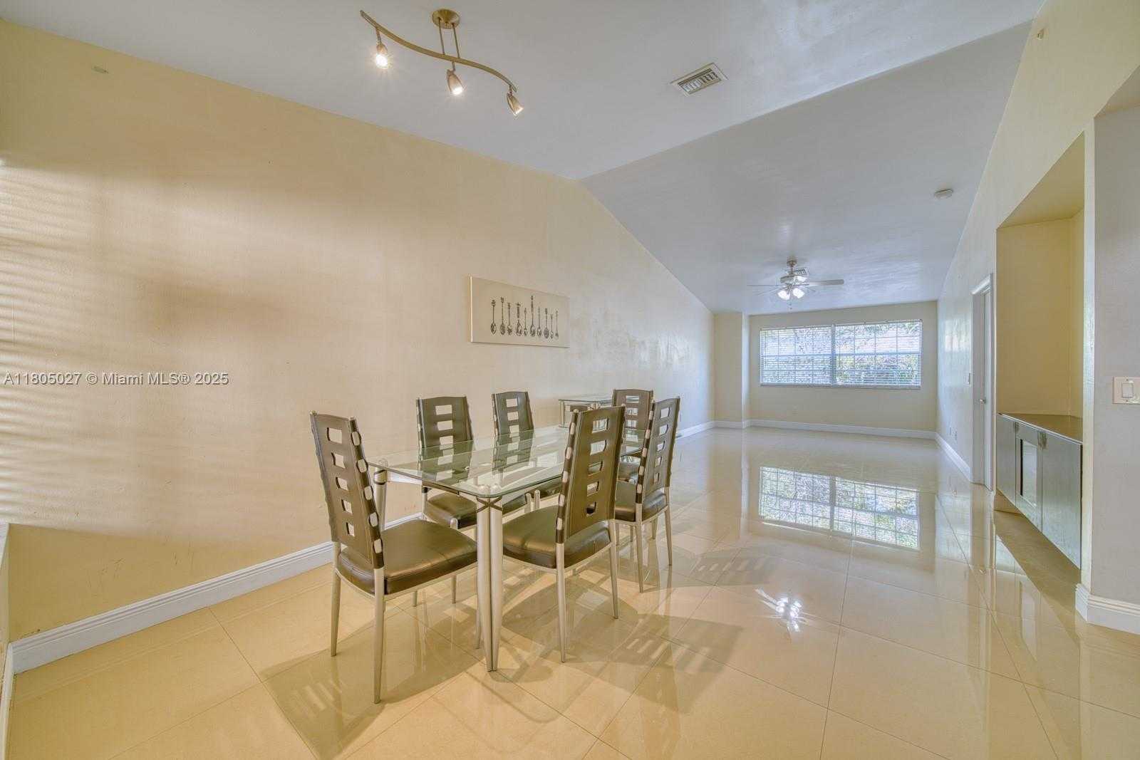 Small Image of 18326 NORTH WEST 68TH AVE #H, Hialeah Number 7