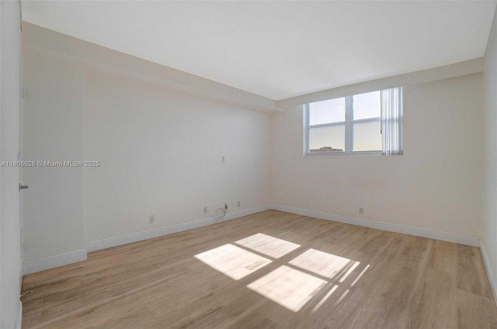 Small Image of 3000 SOUTH OCEAN DR #1112, Hollywood Number 12