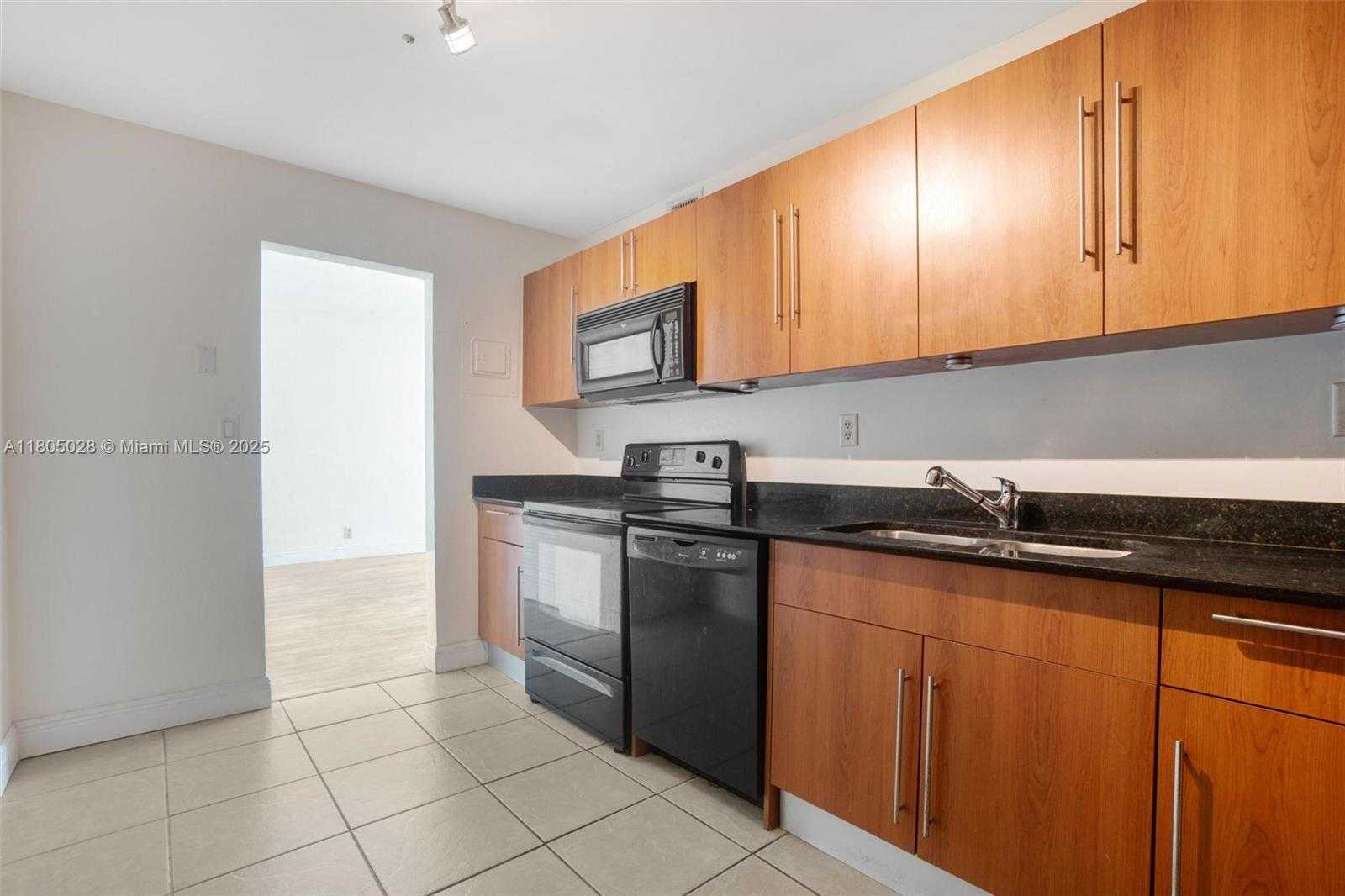 Small Image of 3000 SOUTH OCEAN DR #1112, Hollywood Number 9