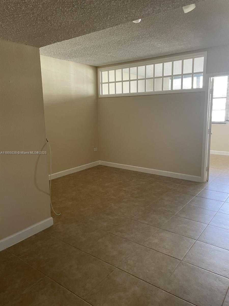 Small Image of 999 BRICKELL BAY DR #1806, Miami Number 3