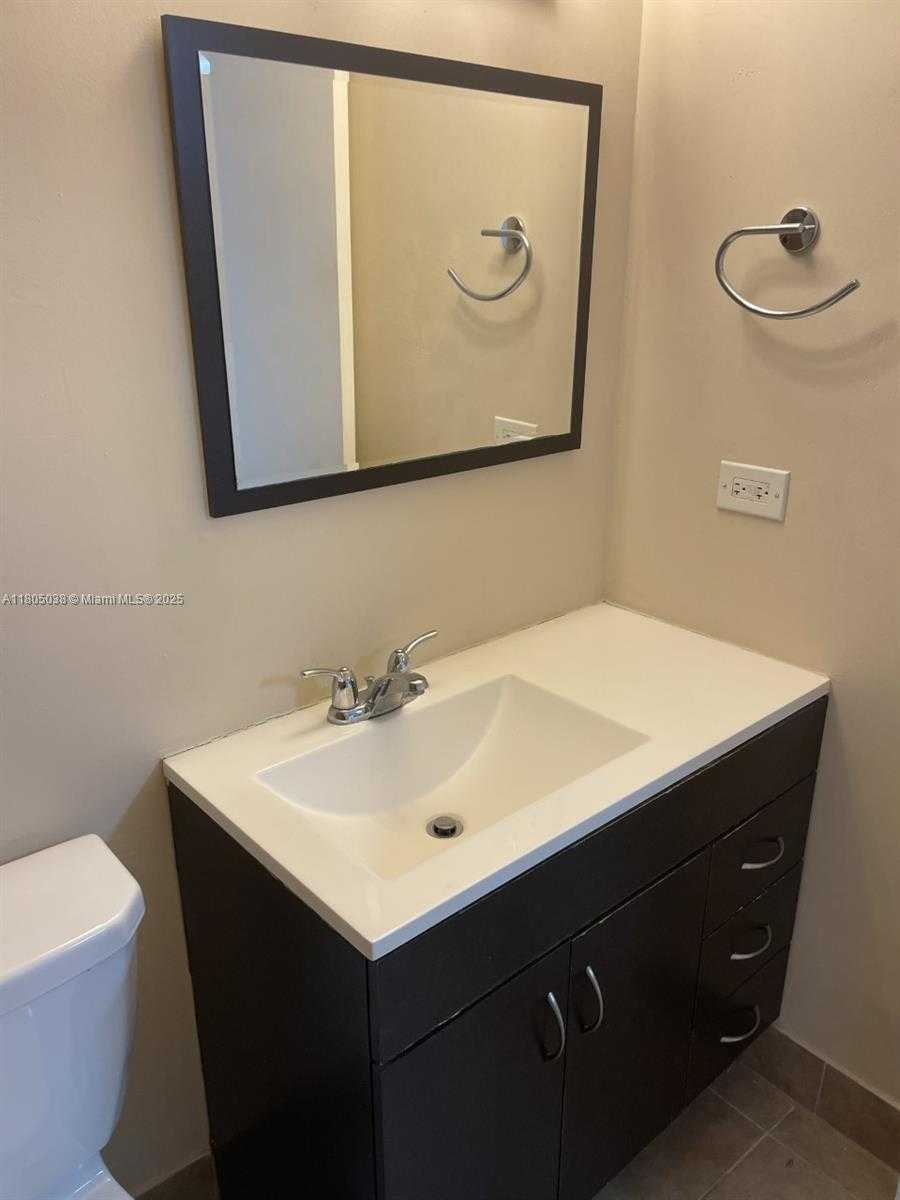 Small Image of 999 BRICKELL BAY DR #1806, Miami Number 6