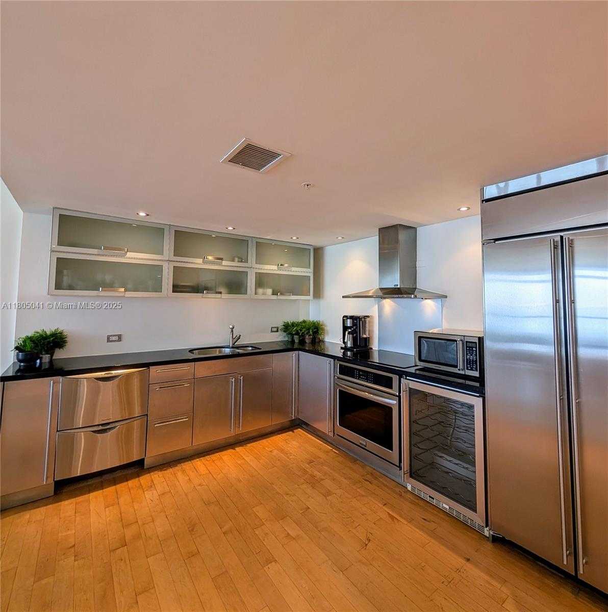 Small Image of 1900 SUNSET HARBOUR DR #2306, Miami Beach Number 3