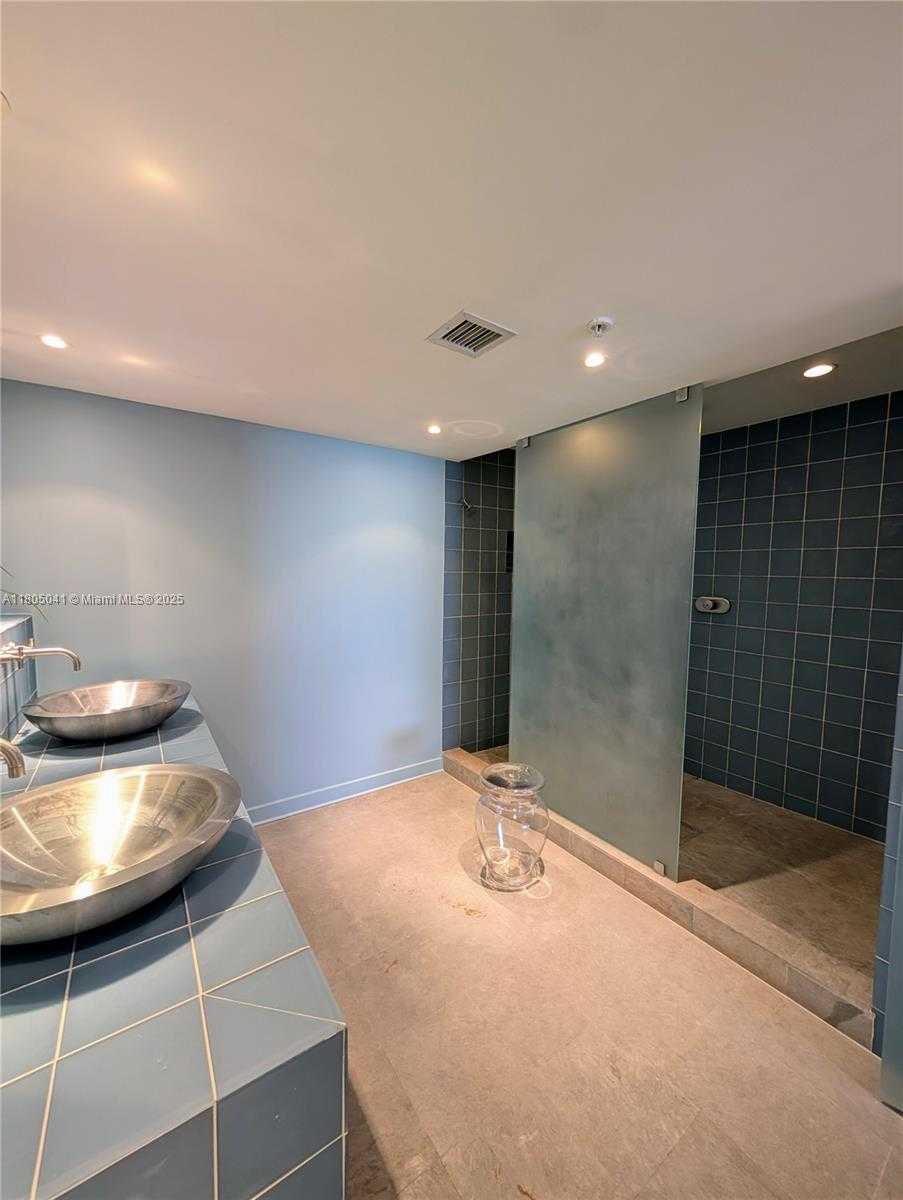 Small Image of 1900 SUNSET HARBOUR DR #2306, Miami Beach Number 7
