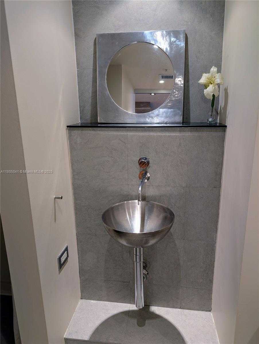 Small Image of 1900 SUNSET HARBOUR DR #2306, Miami Beach Number 9
