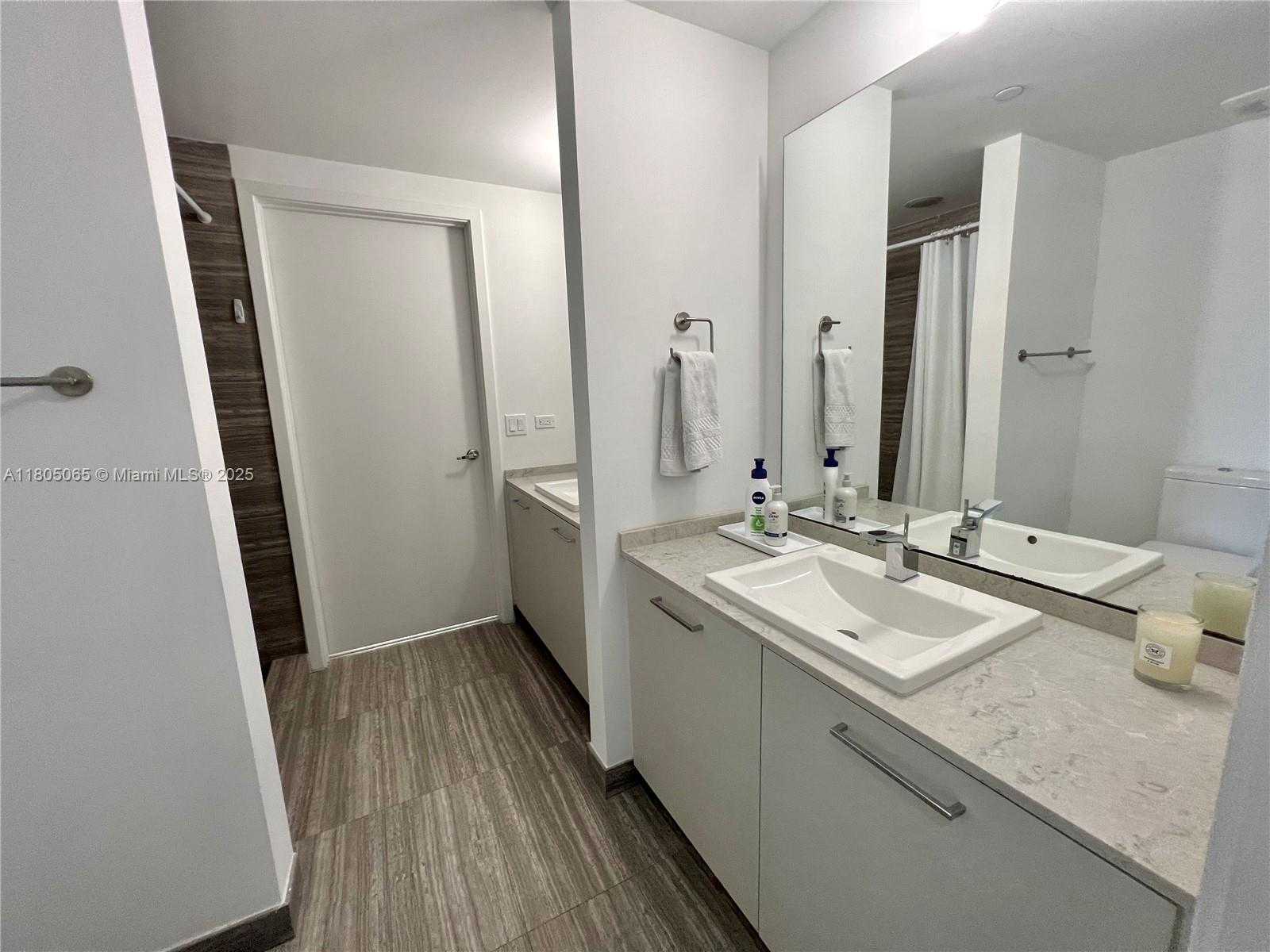 Small Image of 1010 BRICKELL AVE #4205, Miami Number 17