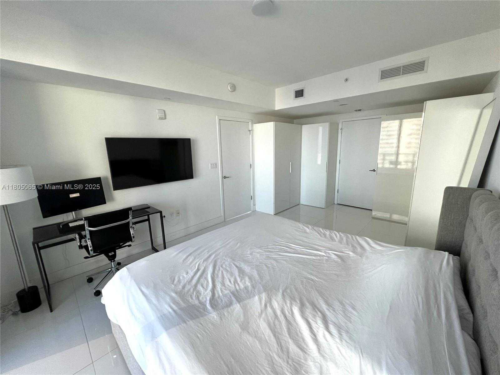 Small Image of 1010 BRICKELL AVE #4205, Miami Number 19