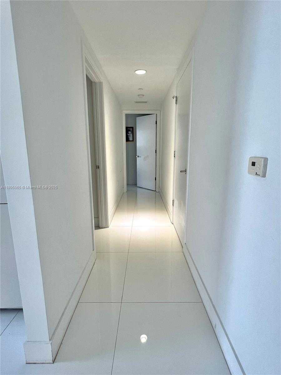 Small Image of 1010 BRICKELL AVE #4205, Miami Number 26