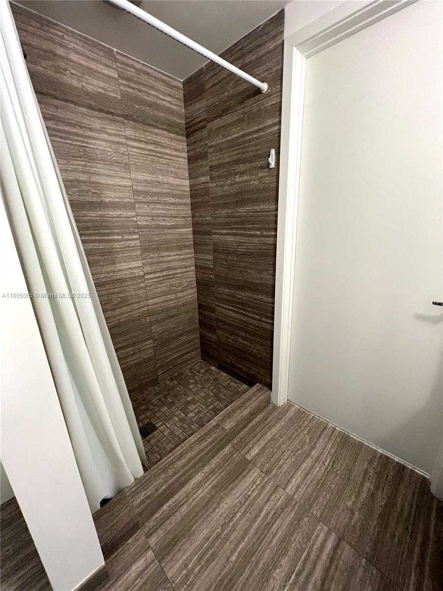 Small Image of 1010 BRICKELL AVE #4205, Miami Number 31