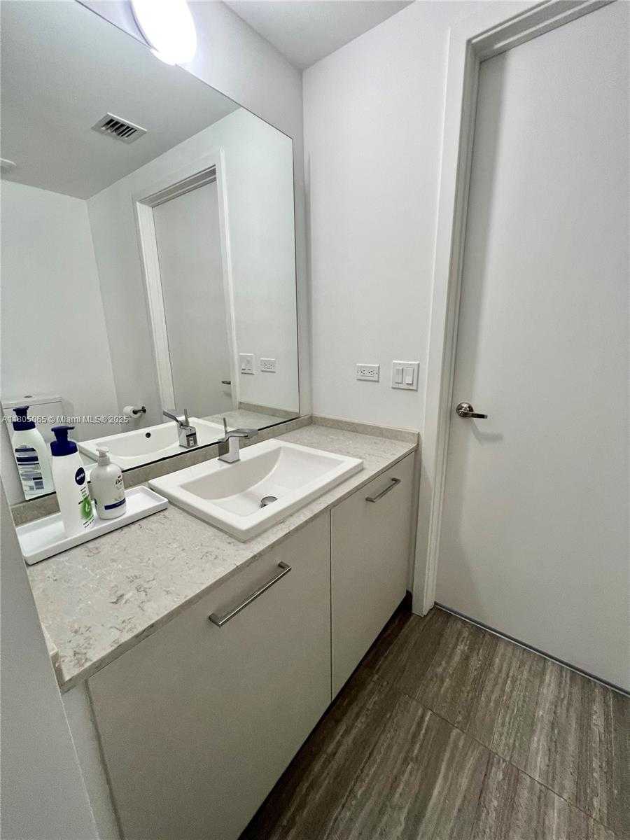 Small Image of 1010 BRICKELL AVE #4205, Miami Number 33