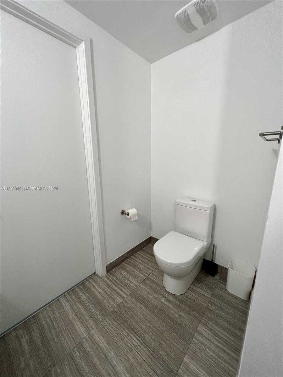 Small Image of 1010 BRICKELL AVE #4205, Miami Number 34