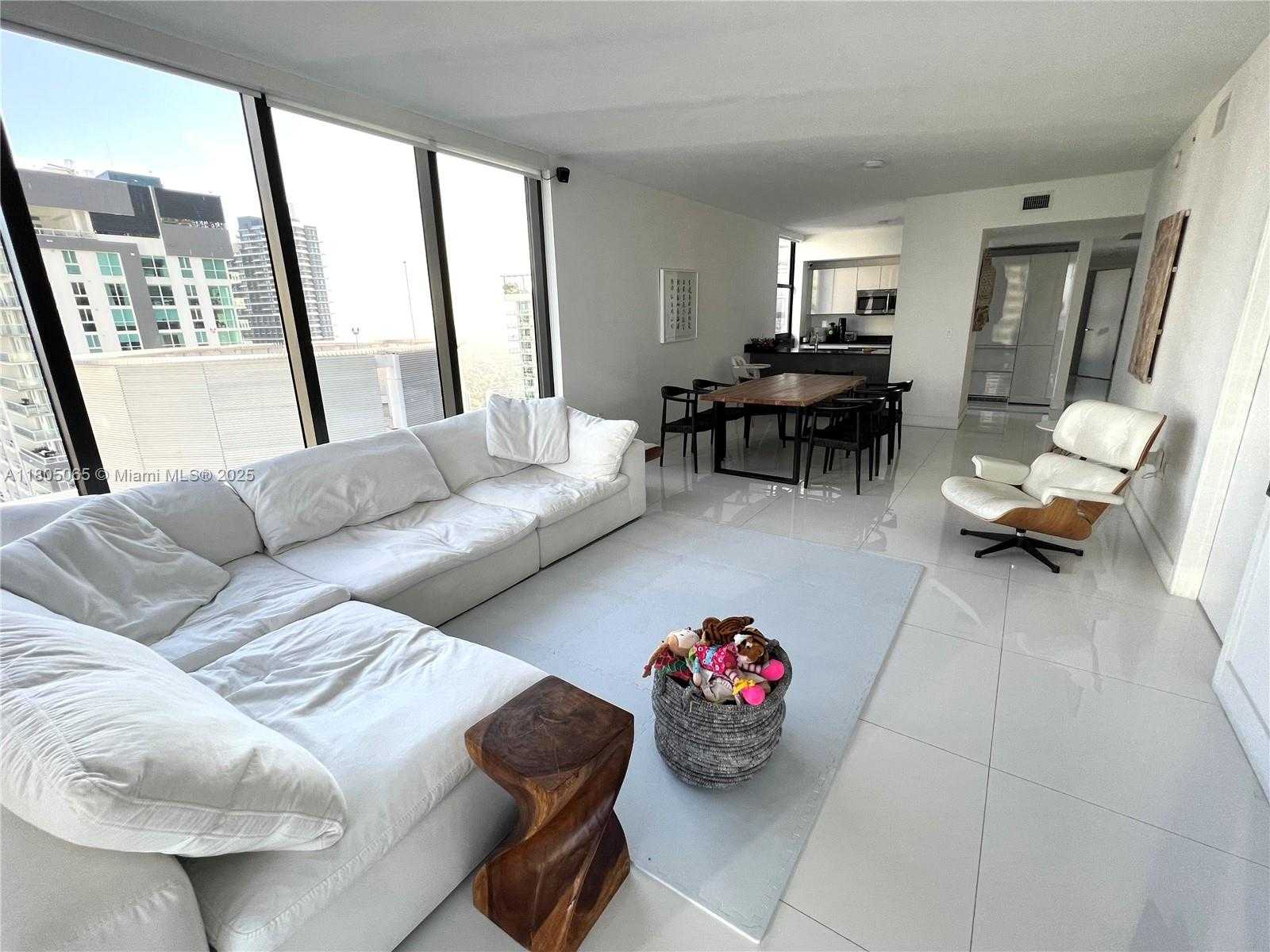 Small Image of 1010 BRICKELL AVE #4205, Miami Number 41