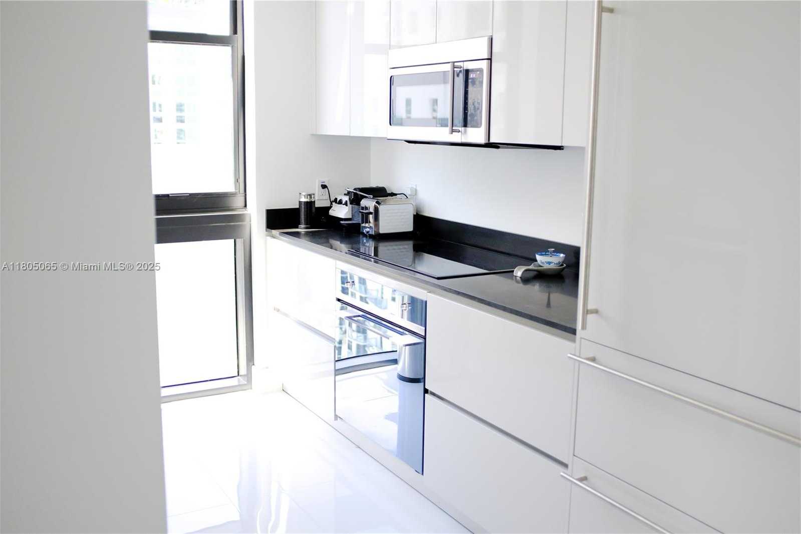 Small Image of 1010 BRICKELL AVE #4205, Miami Number 8