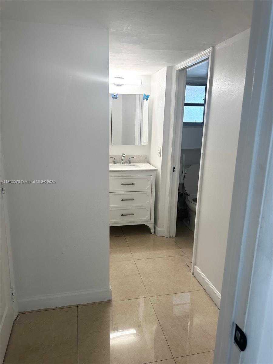 Small Image of 8840 FONTAINEBLEAU BLVD #304, Miami Number 13