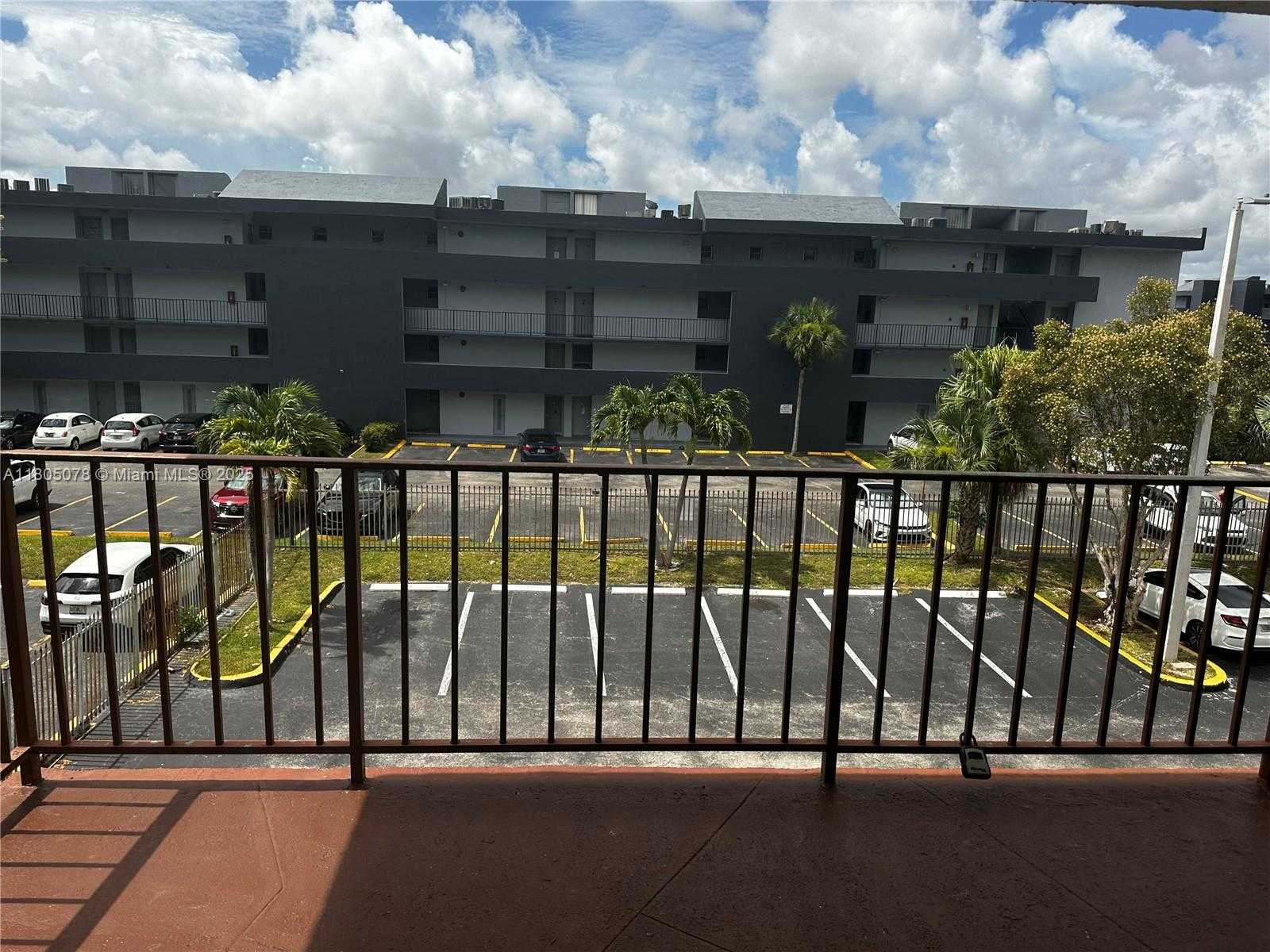 Small Image of 8840 FONTAINEBLEAU BLVD #304, Miami Number 17