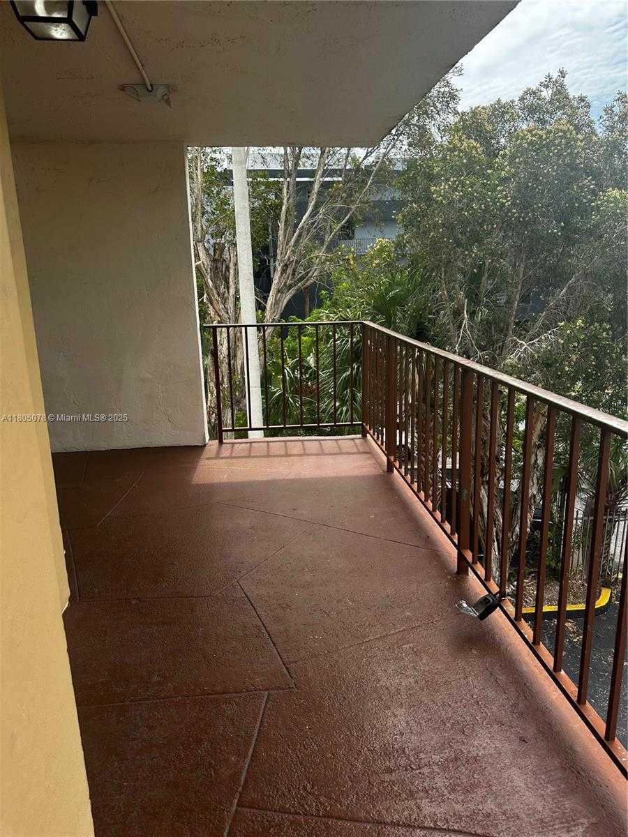 Small Image of 8840 FONTAINEBLEAU BLVD #304, Miami Number 18