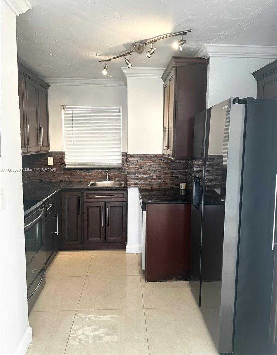 Small Image of 8840 FONTAINEBLEAU BLVD #304, Miami Number 4
