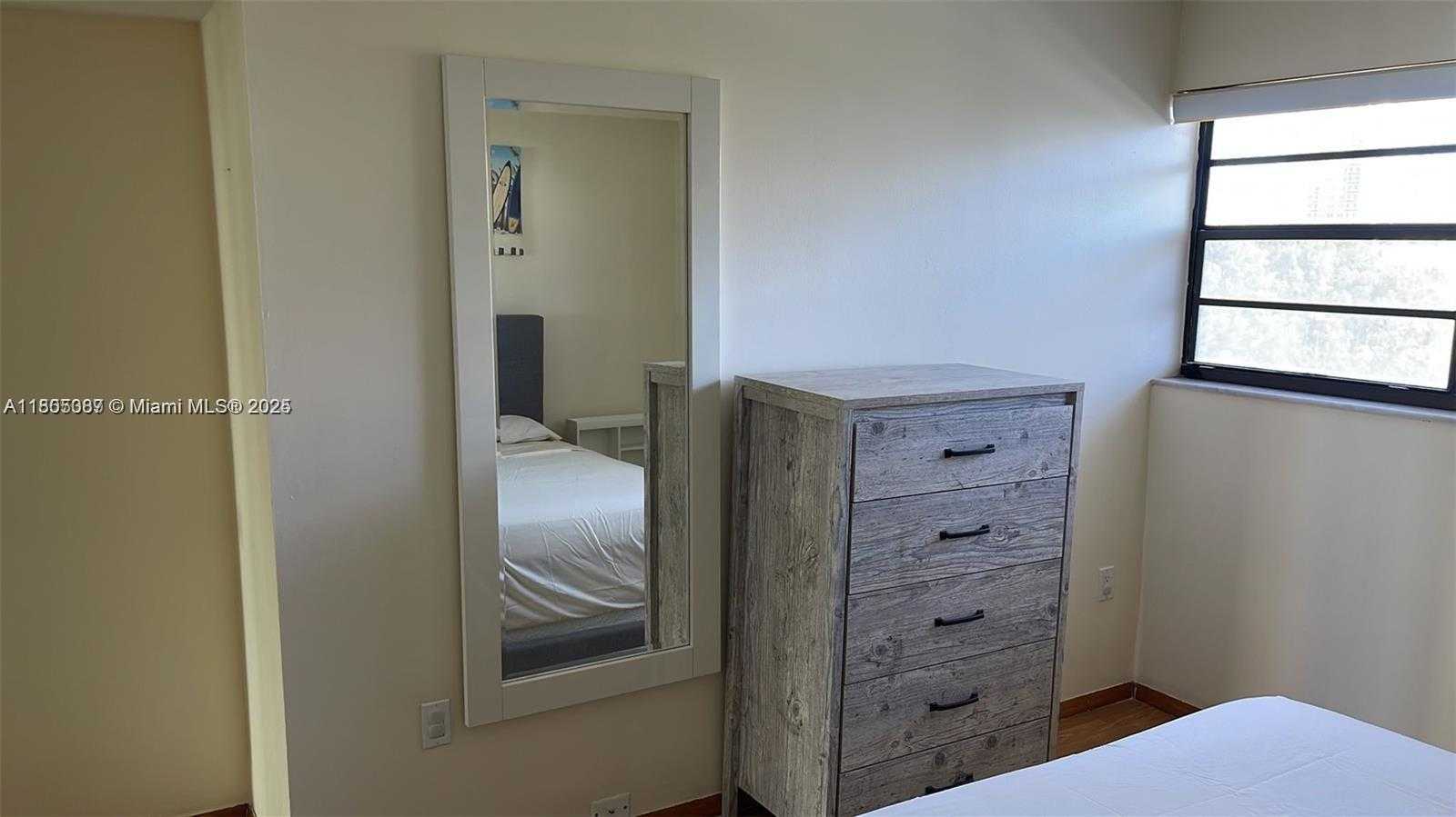 Small Image of 17900 NORTH BAY RD #603, Sunny Isles Beach Number 12