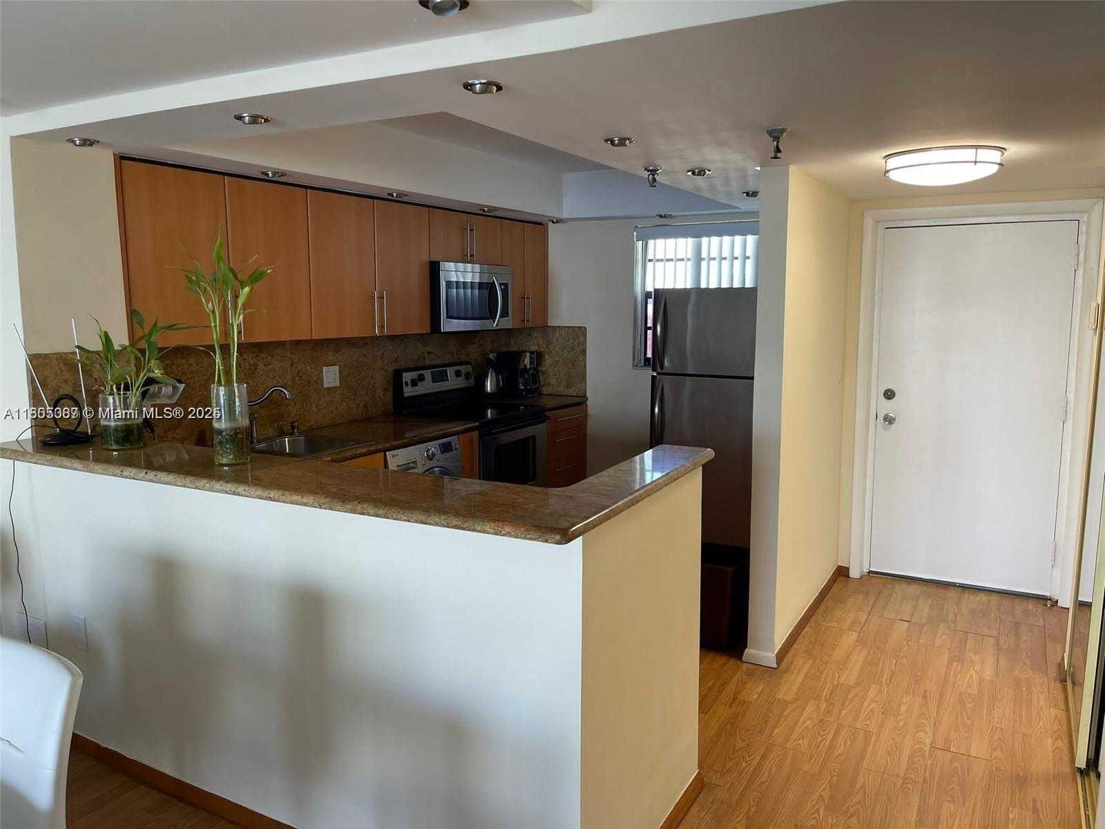 Small Image of 17900 NORTH BAY RD #603, Sunny Isles Beach Number 4
