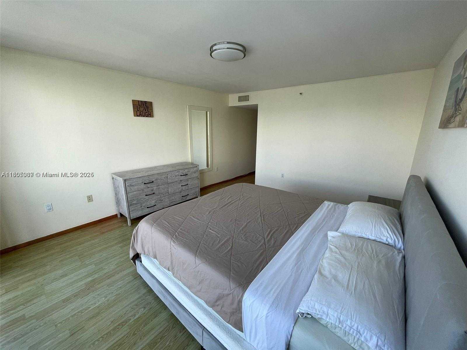 Small Image of 17900 NORTH BAY RD #603, Sunny Isles Beach Number 8
