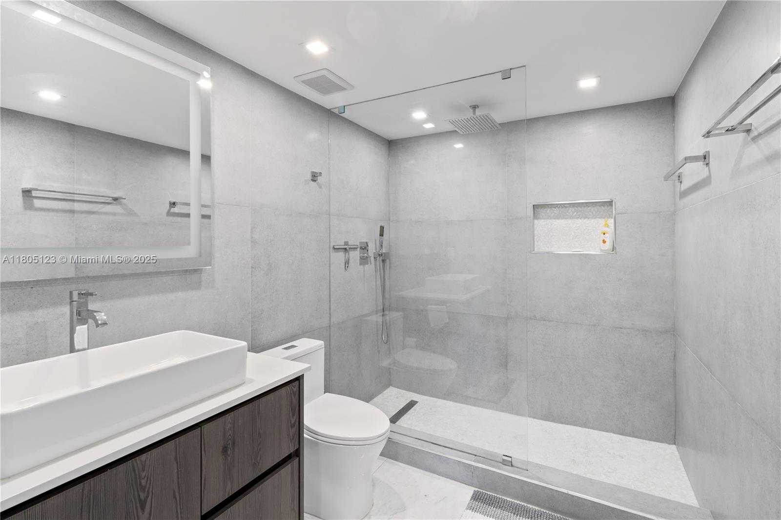 Small Image of 2301 COLLINS AVE #1410, Miami Beach Number 14