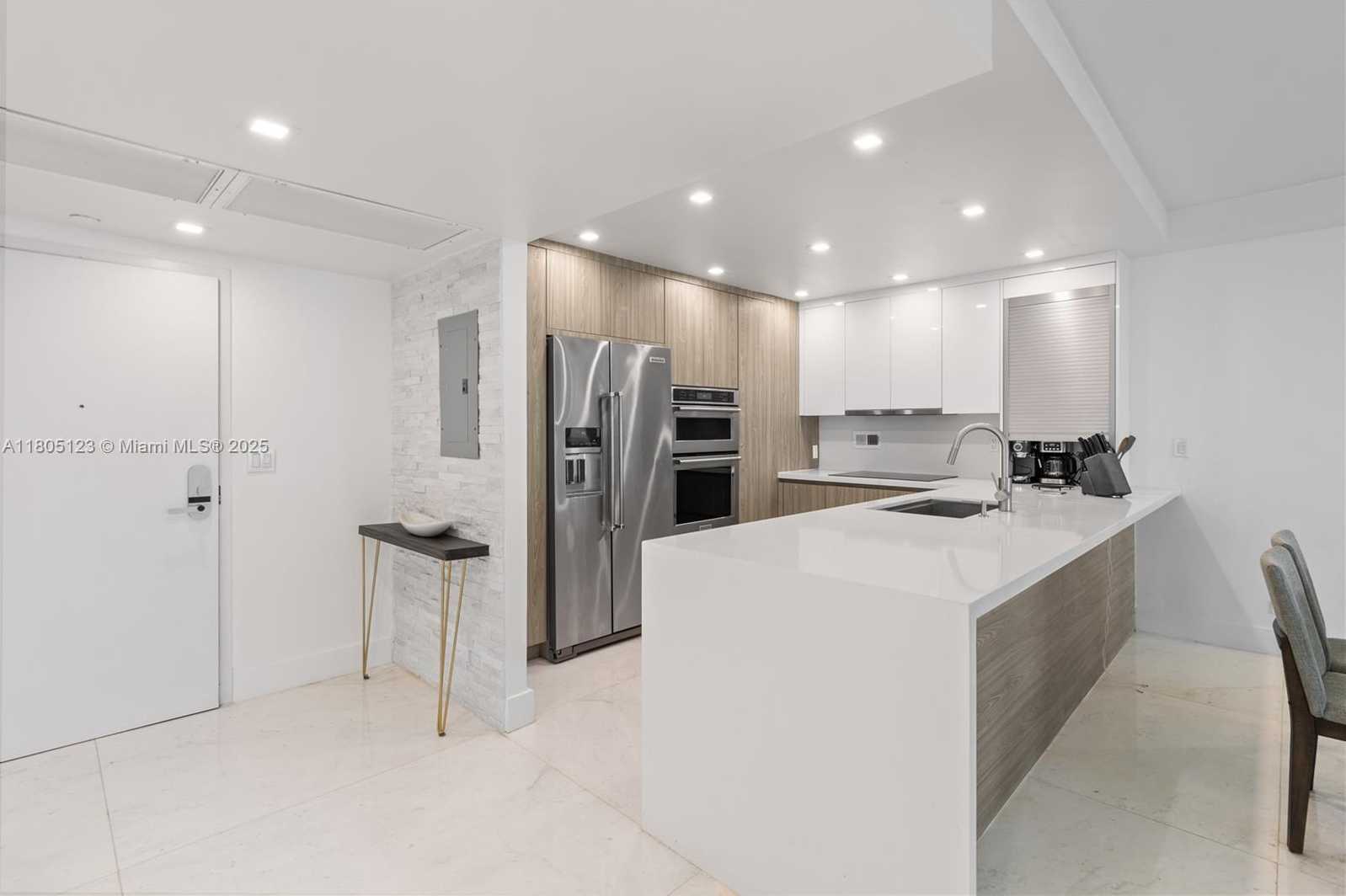 Small Image of 2301 COLLINS AVE #1410, Miami Beach Number 7