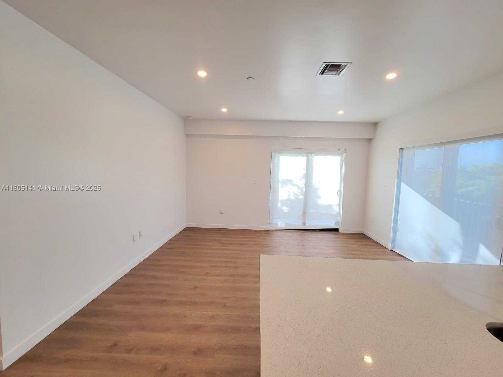 Small Image of 1950 FLETCHER ST #205, Hollywood Number 10