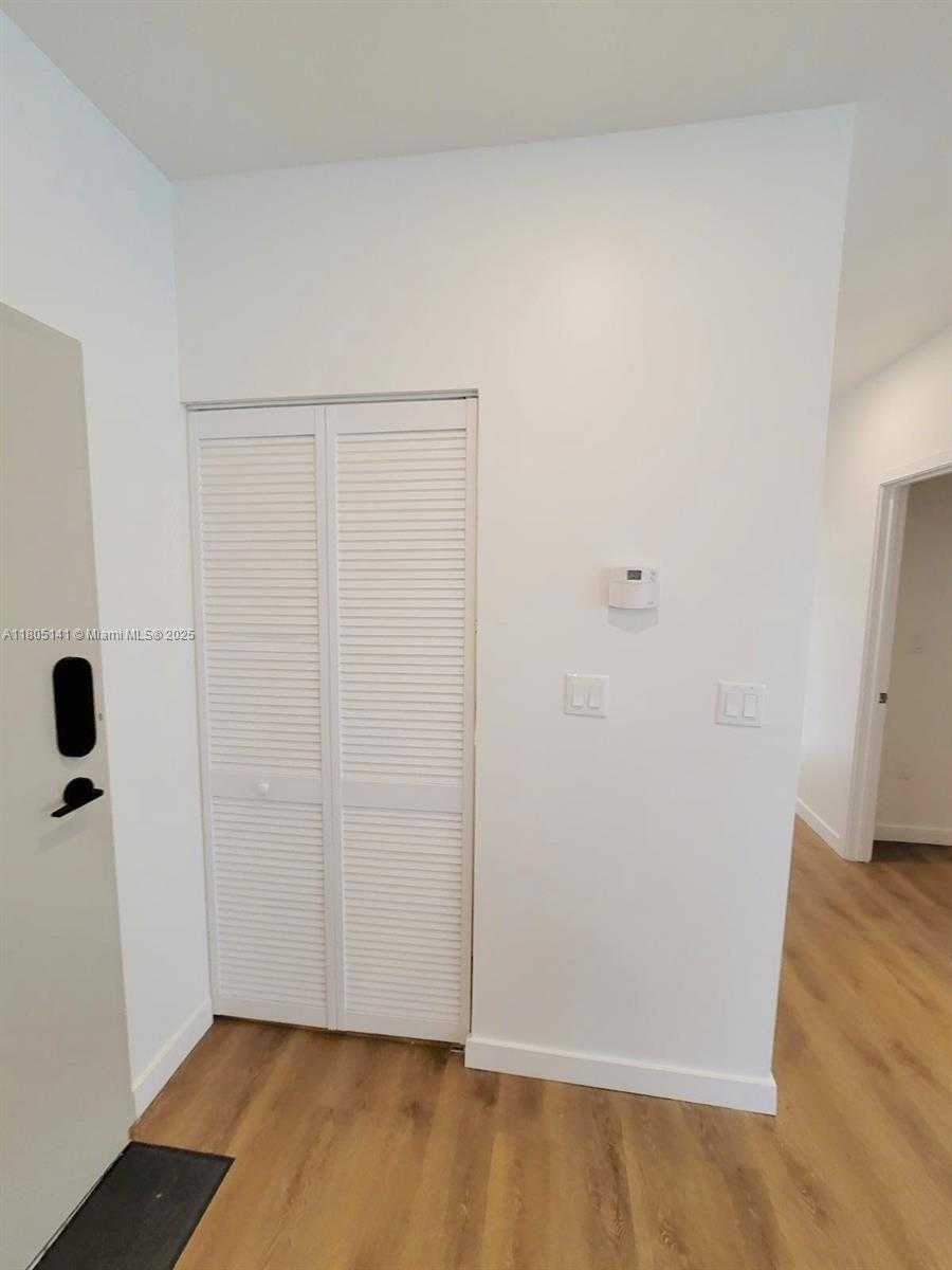 Small Image of 1950 FLETCHER ST #205, Hollywood Number 11