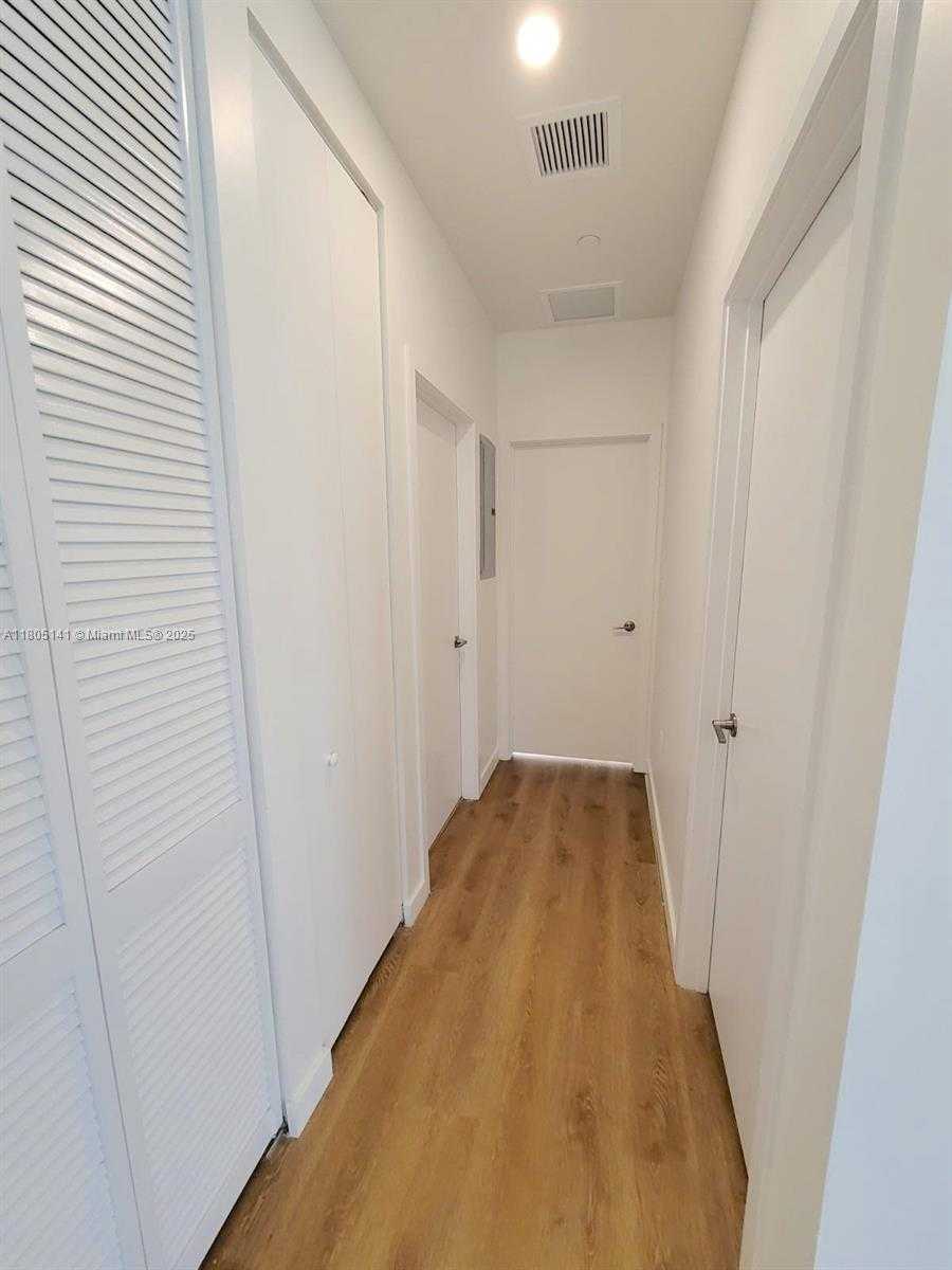 Small Image of 1950 FLETCHER ST #205, Hollywood Number 12