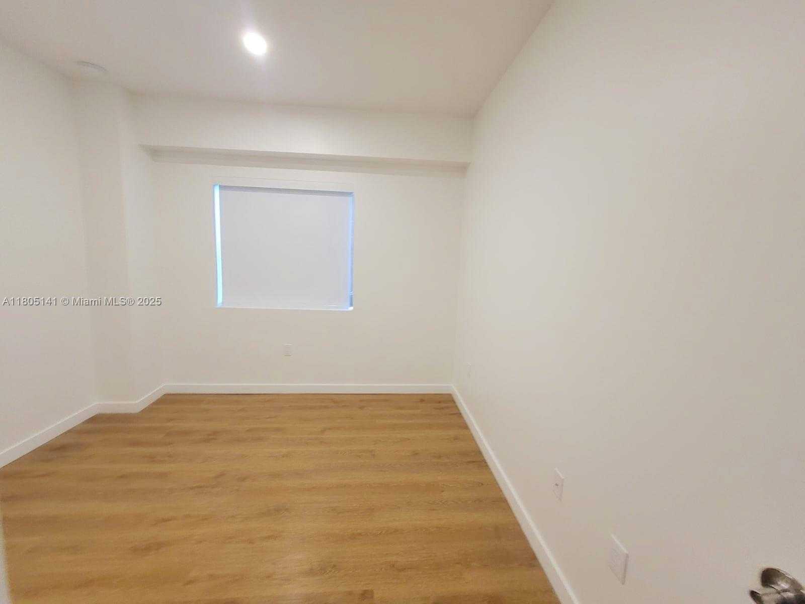 Small Image of 1950 FLETCHER ST #205, Hollywood Number 15