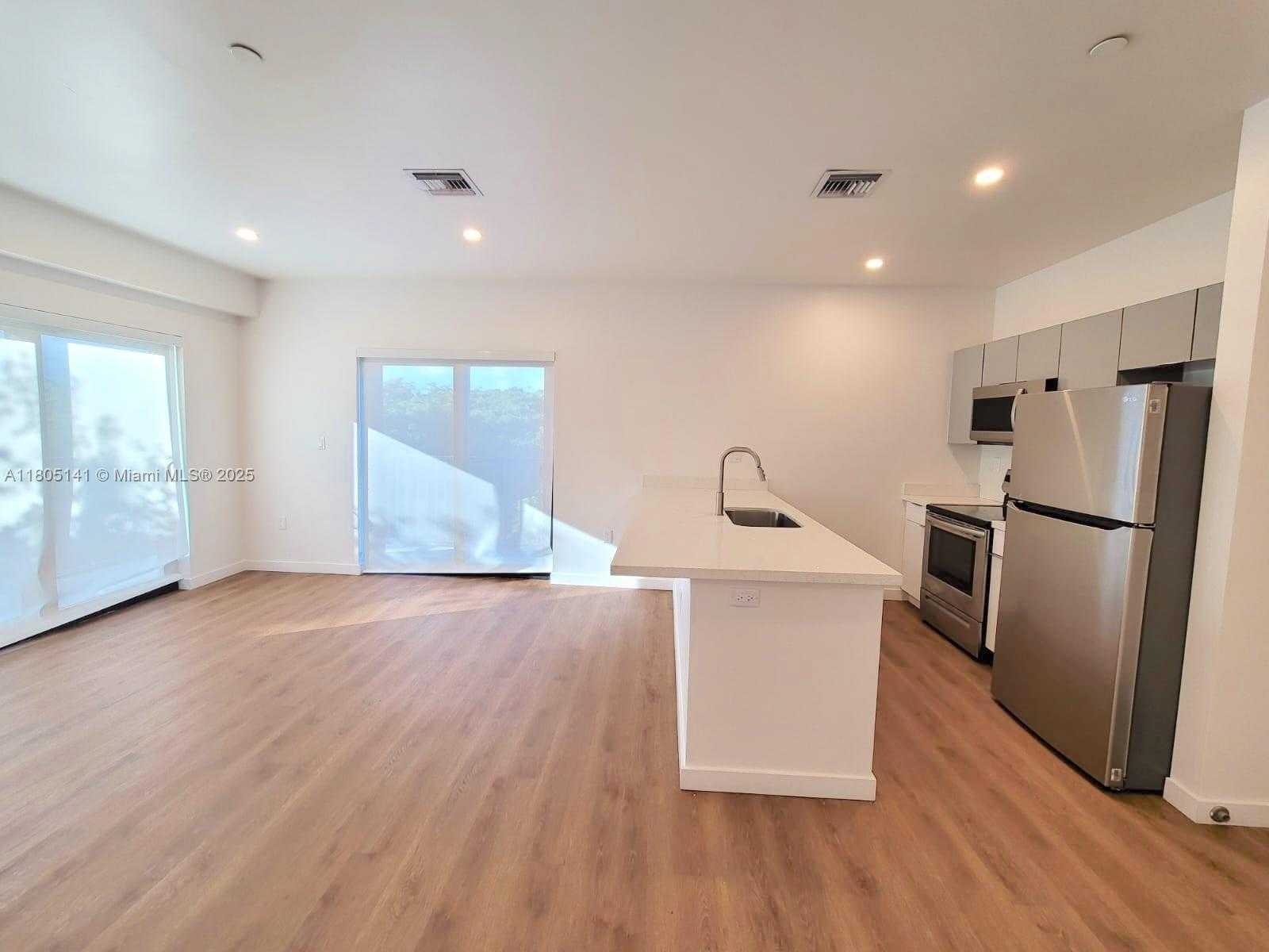 Small Image of 1950 FLETCHER ST #205, Hollywood Number 16