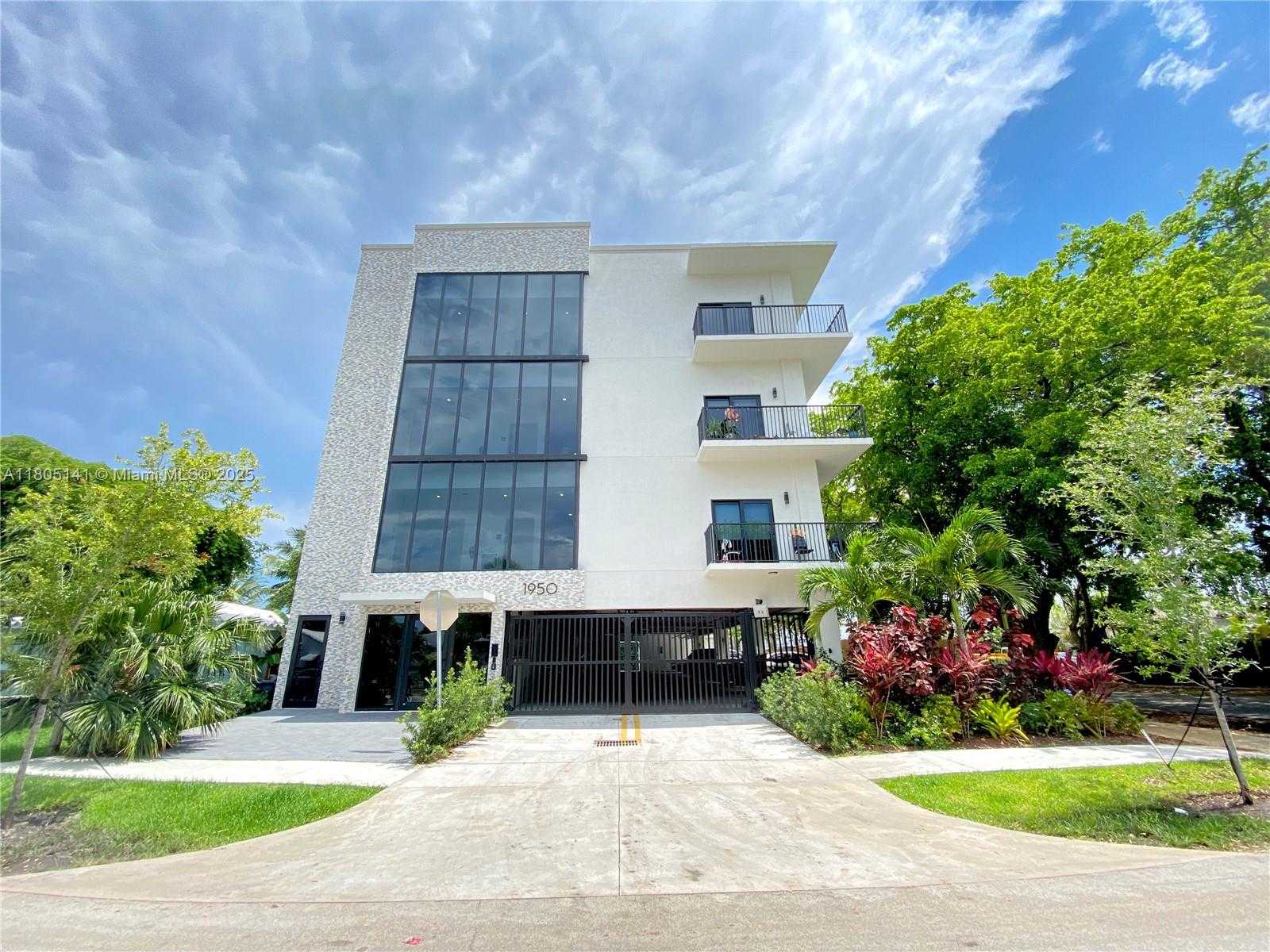 Small Image of 1950 FLETCHER ST #205, Hollywood Number 2