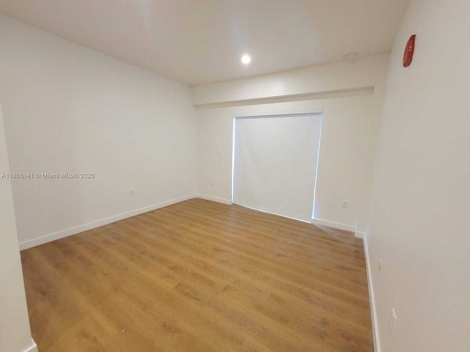 Small Image of 1950 FLETCHER ST #205, Hollywood Number 20