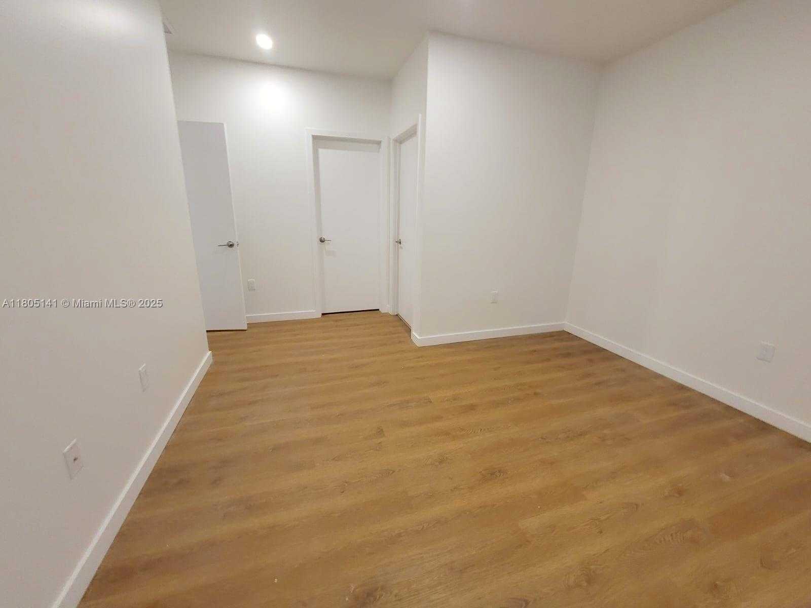 Small Image of 1950 FLETCHER ST #205, Hollywood Number 22