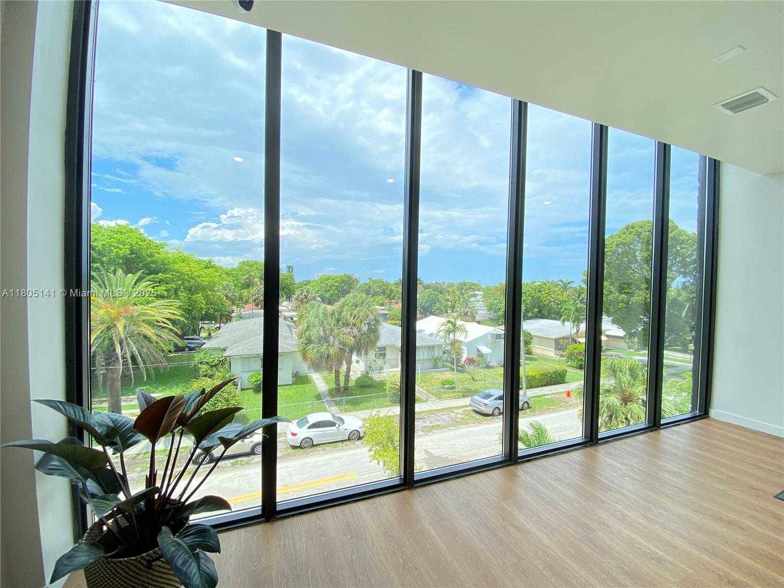 Small Image of 1950 FLETCHER ST #205, Hollywood Number 4