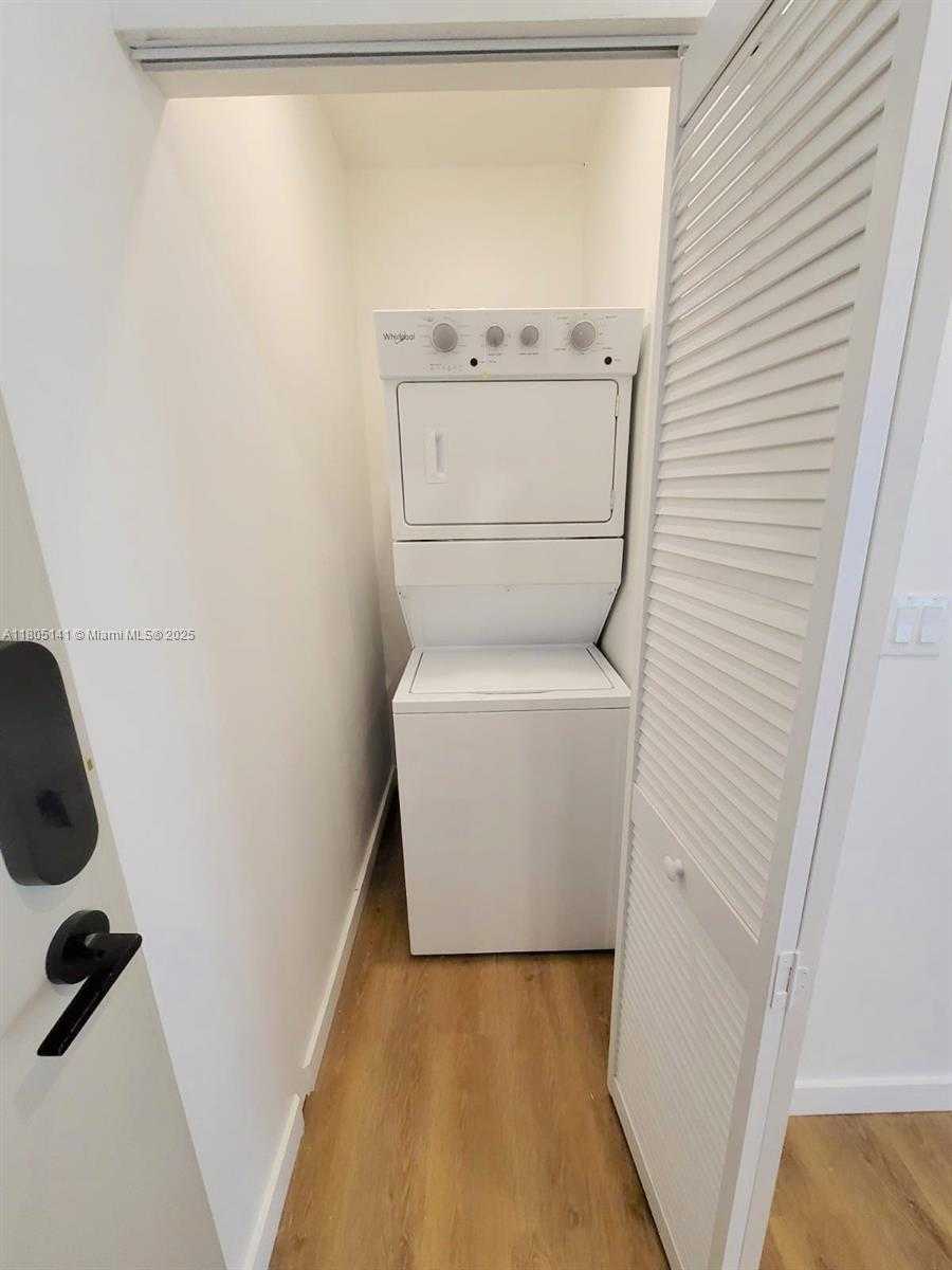 Small Image of 1950 FLETCHER ST #205, Hollywood Number 7