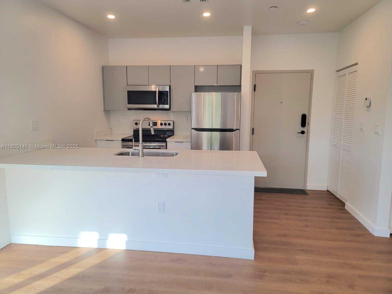 Small Image of 1950 FLETCHER ST #205, Hollywood Number 8