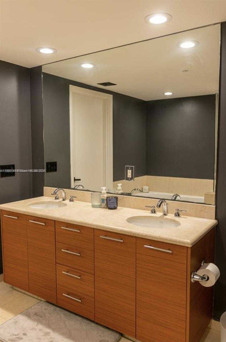Small Image of 50 BISCAYNE BLVD #2301, Miami Number 15
