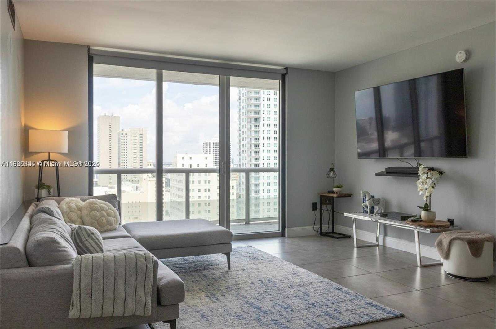 Small Image of 50 BISCAYNE BLVD #2301, Miami Number 3