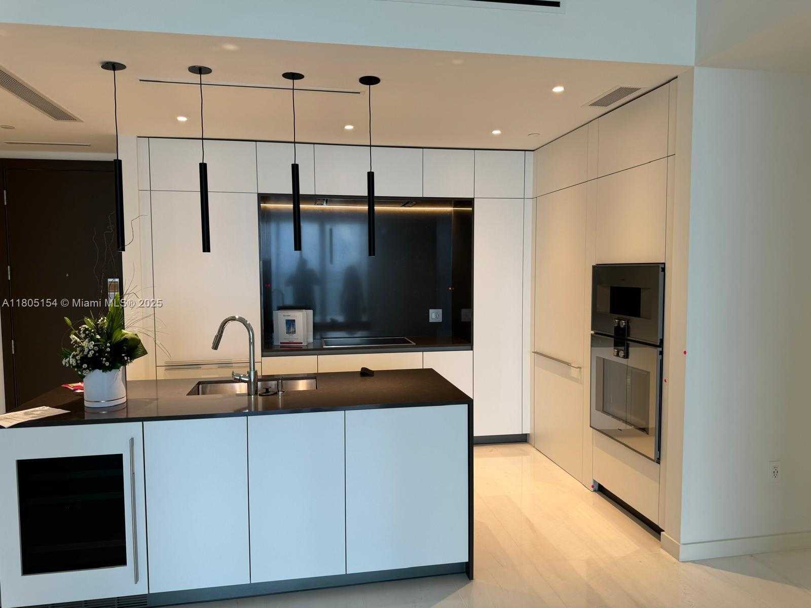 Small Image of 300 BISCAYNE BLVD WAY #1805, Miami Number 11