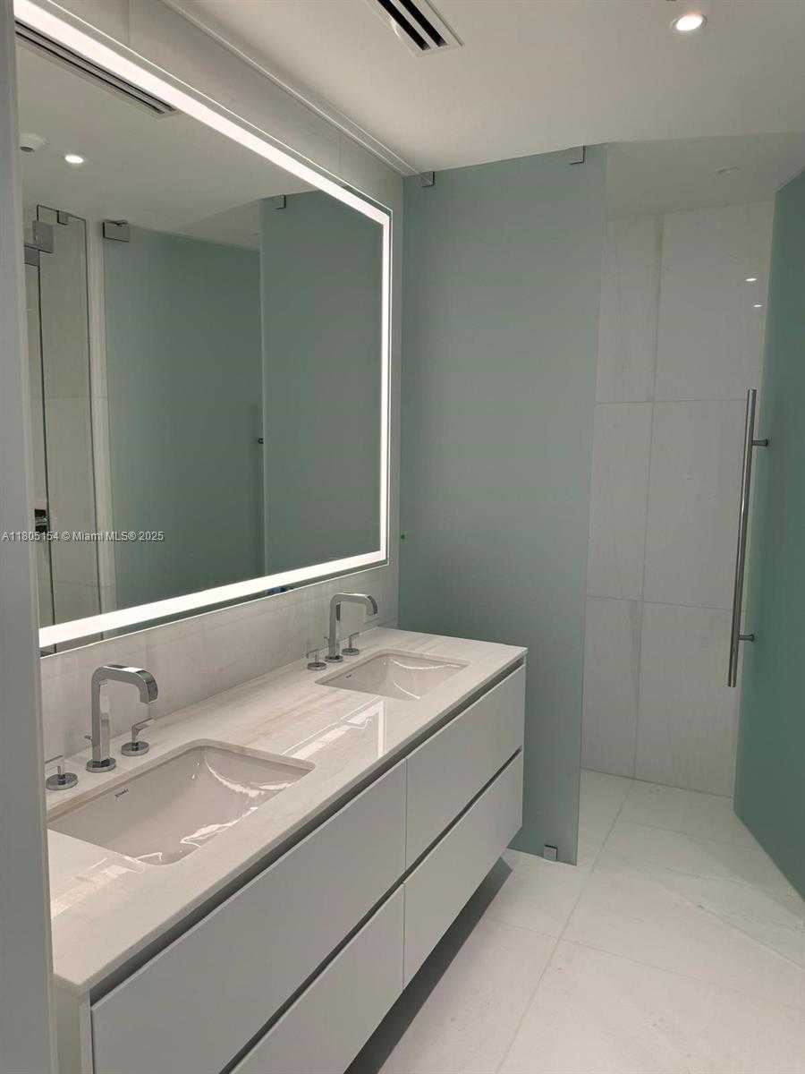 Small Image of 300 BISCAYNE BLVD WAY #1805, Miami Number 16